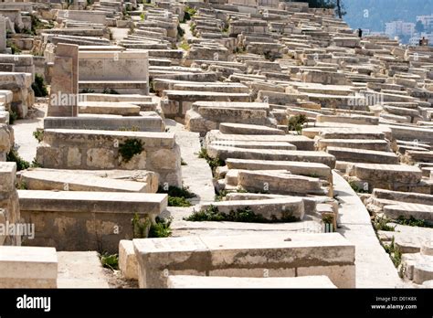 what are the metal boxes on jewish graves|Mount of Olives Jewish Cemetery .